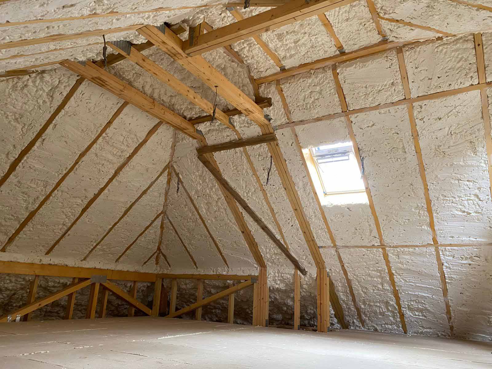 The Best Spray Foam Insulation Products Near Me: Reviews + Buying Guide